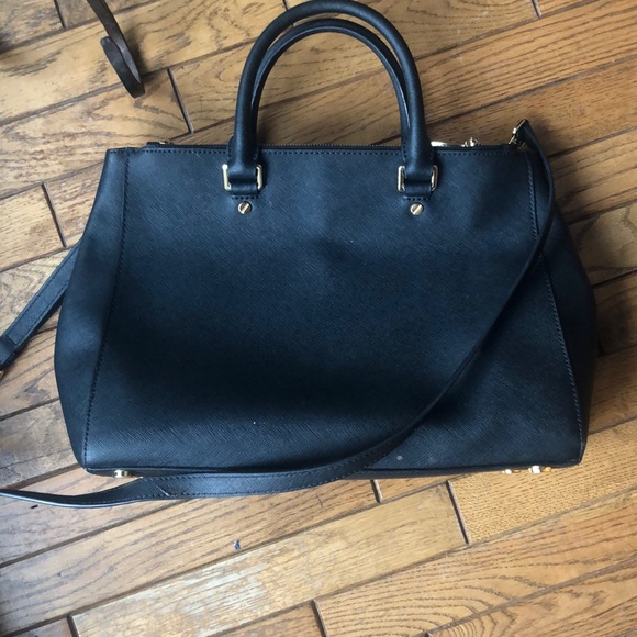 Micheal kors tote purse - Picture 2 of 3